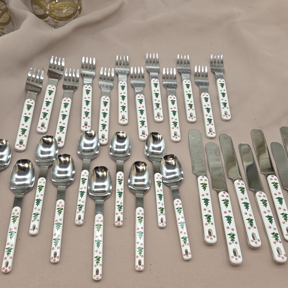 Charming Floral Cutlery Set - White and Green